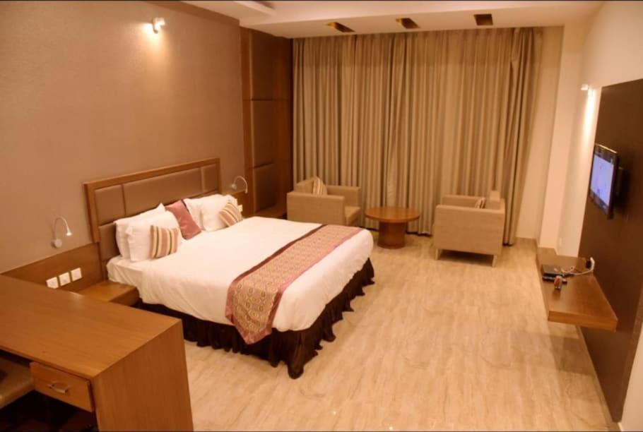 Hotel Krishna Palace Ayodhya 외부 사진
