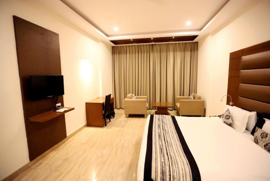 Hotel Krishna Palace Ayodhya 외부 사진