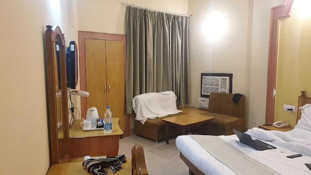 Hotel Krishna Palace Ayodhya 외부 사진