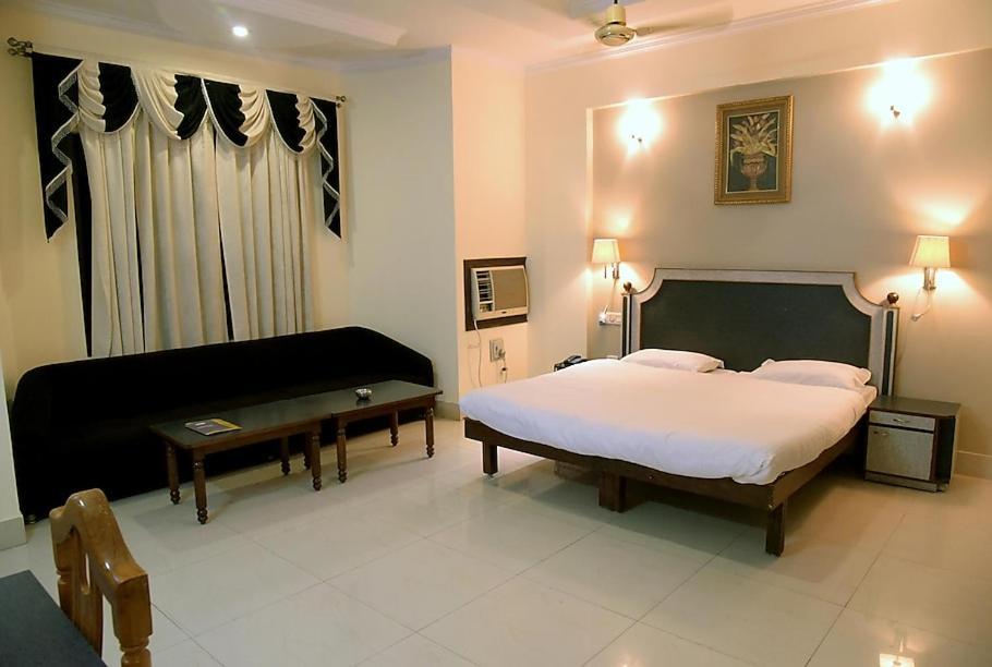 Hotel Krishna Palace Ayodhya 외부 사진