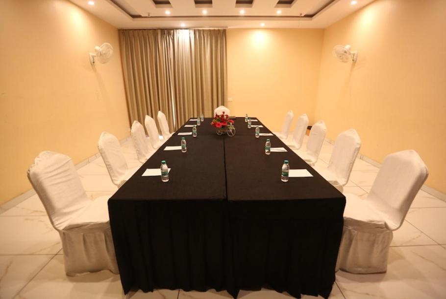 Hotel Krishna Palace Ayodhya 외부 사진