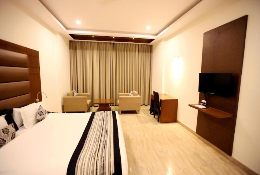 Hotel Krishna Palace Ayodhya 외부 사진